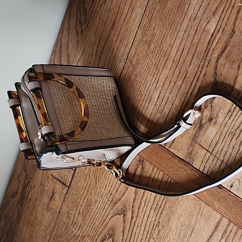 Atrie crossbody